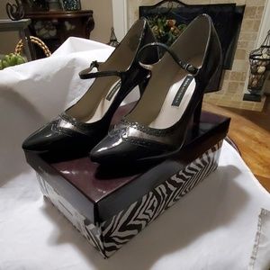 Dana Buchman Navy and Pewter Gray Pumps Size 8.5